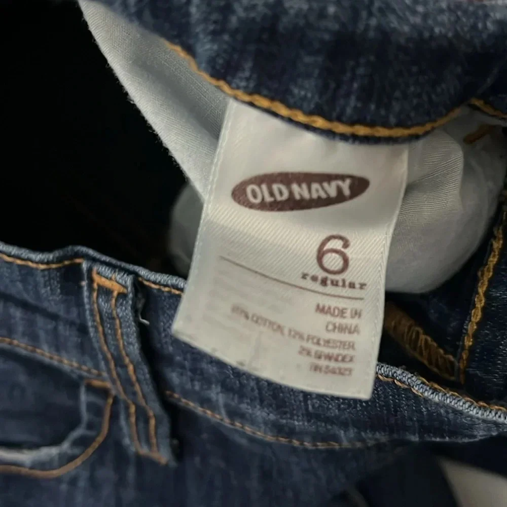 Old Navy size 6 distressed skinny jean